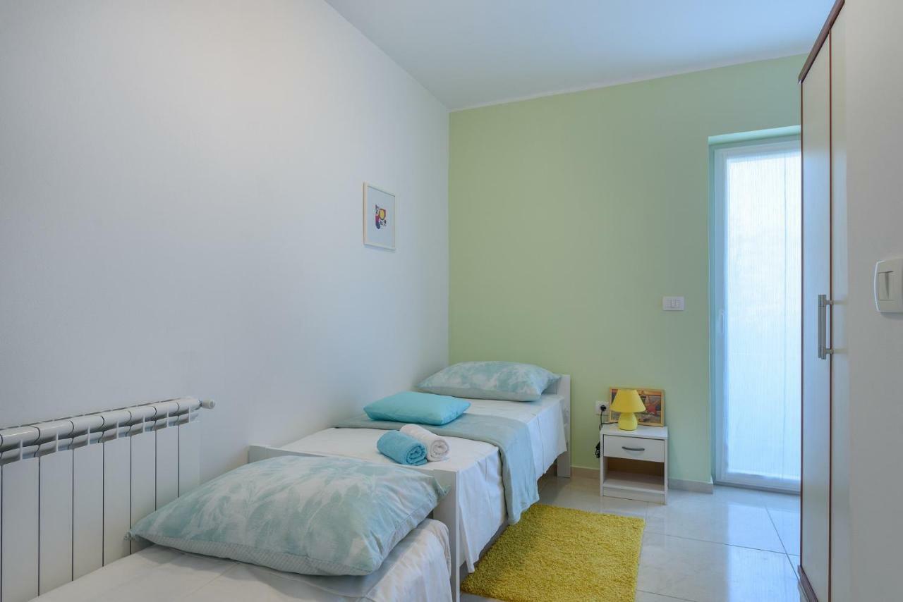 Apartment Perusko พูลา ภายนอก รูปภาพ