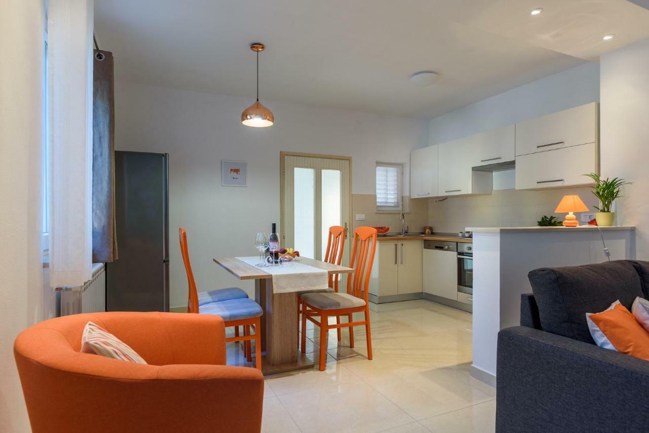 Apartment Perusko พูลา ภายนอก รูปภาพ