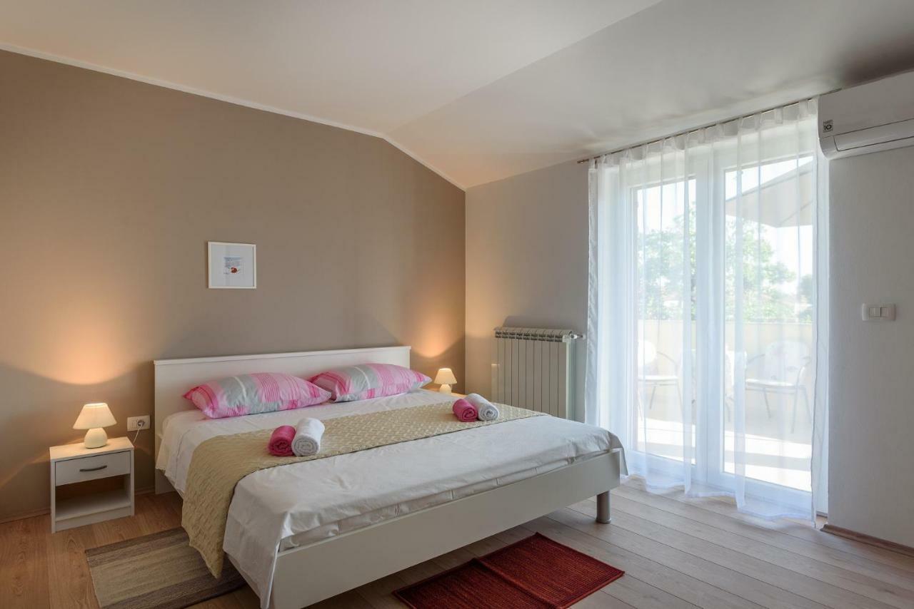Apartment Perusko พูลา ภายนอก รูปภาพ