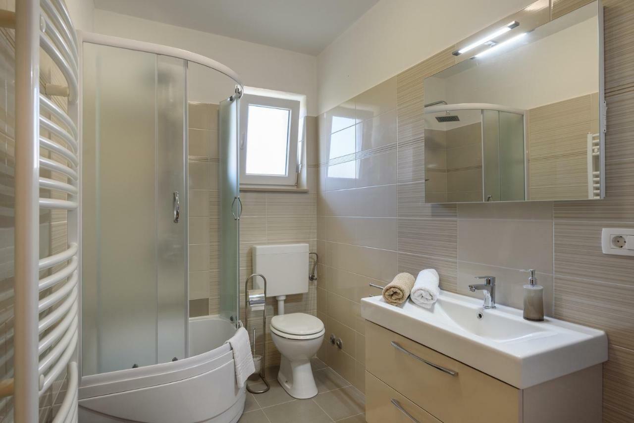 Apartment Perusko พูลา ภายนอก รูปภาพ