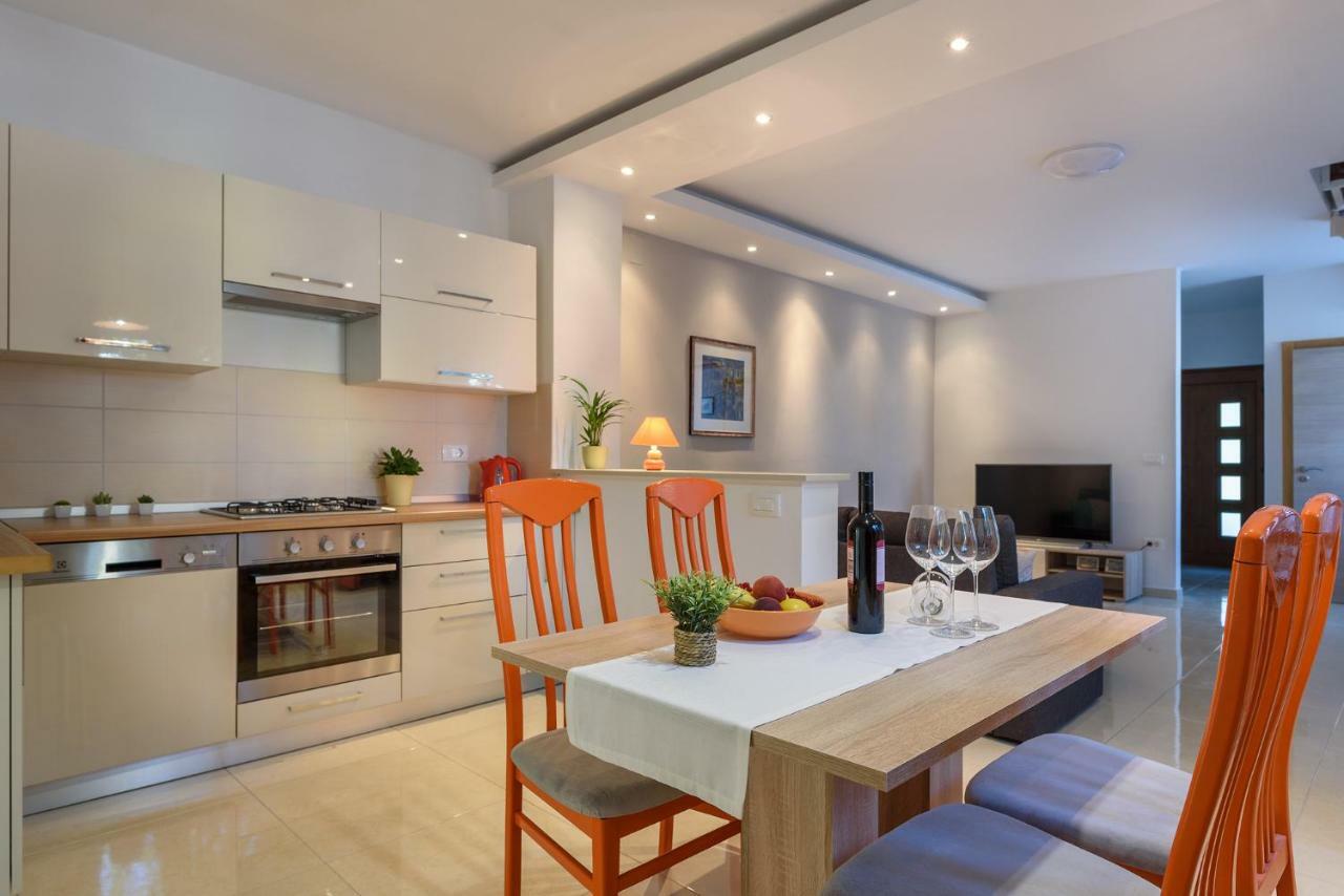 Apartment Perusko พูลา ภายนอก รูปภาพ