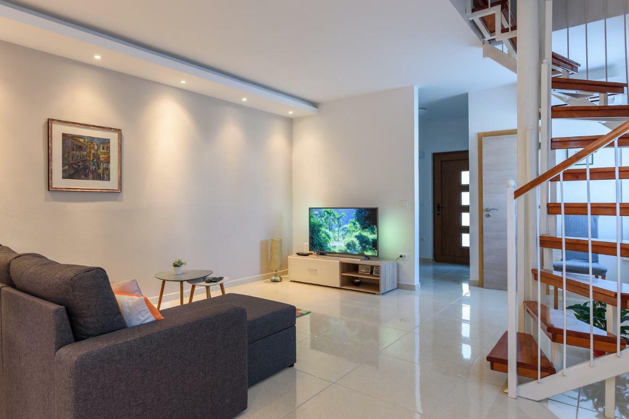 Apartment Perusko พูลา ภายนอก รูปภาพ