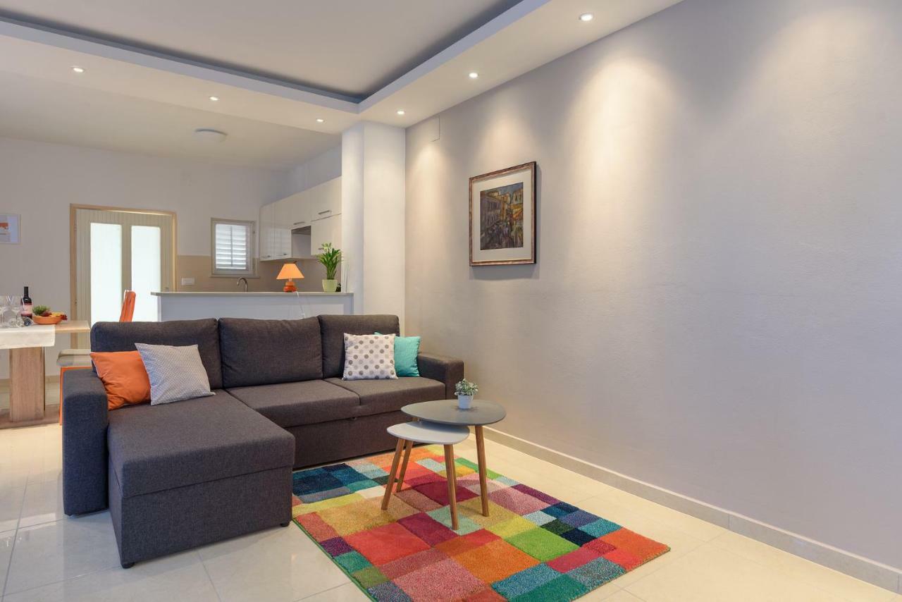 Apartment Perusko พูลา ภายนอก รูปภาพ